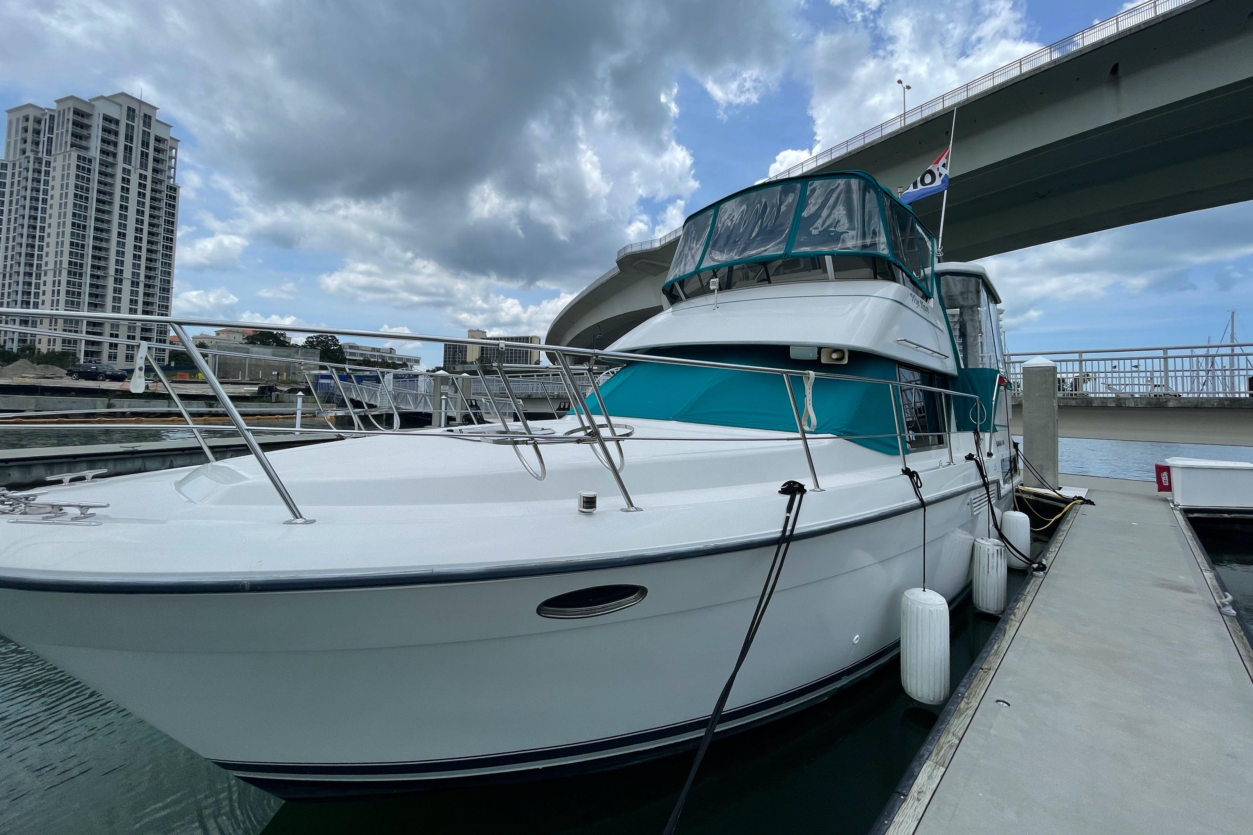 1993 Carver Yachts 350 Aft Cabin