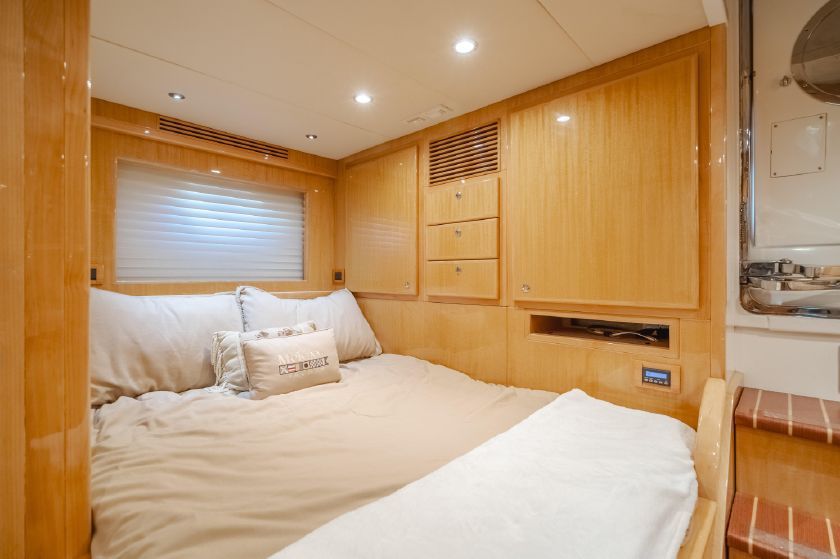 2009 McKinna Yachts Skylounge