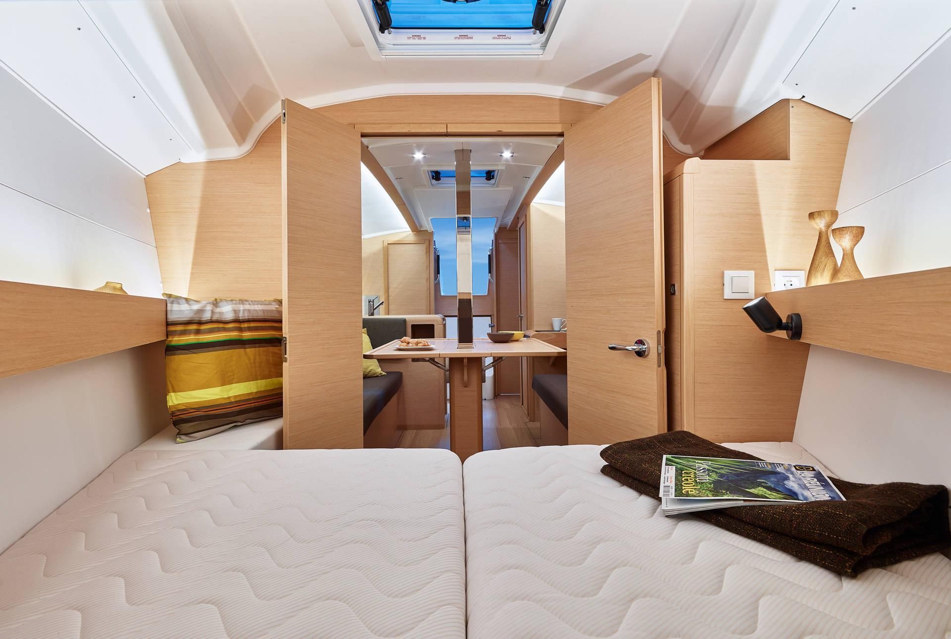 2018 Jeanneau Sun Odyssey 349