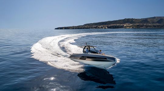 2022 Invictus Yacht GT320S