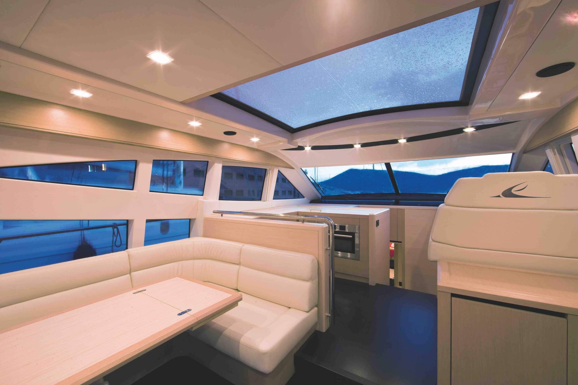 2018 Cayman Yachts S640