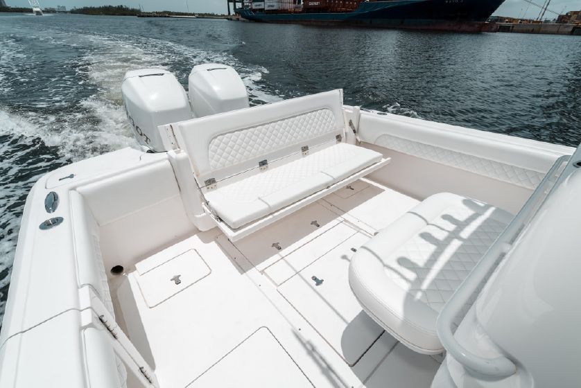 2015 Intrepid Powerboats 327