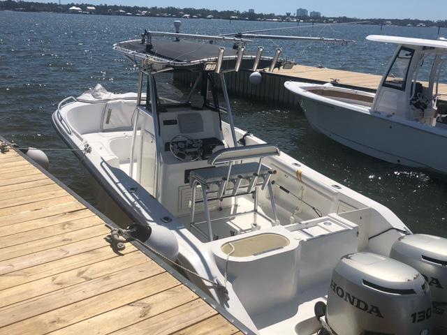 2002 Mako Boats 232 Center Console