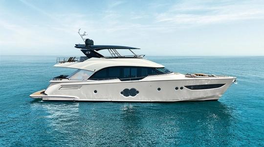 2015 Monte Carlo Yachts MCY 70