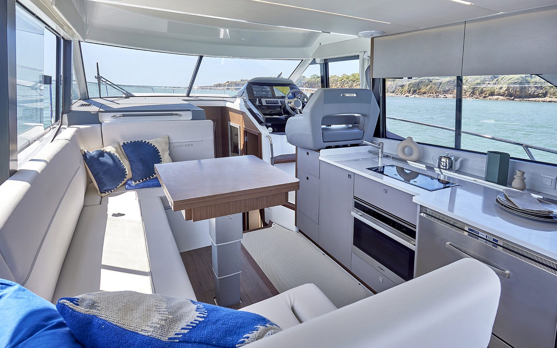 2020 Beneteau Antares 12