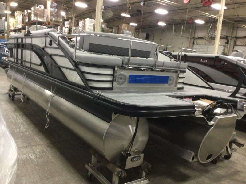 2021 Bennington 23 LSB