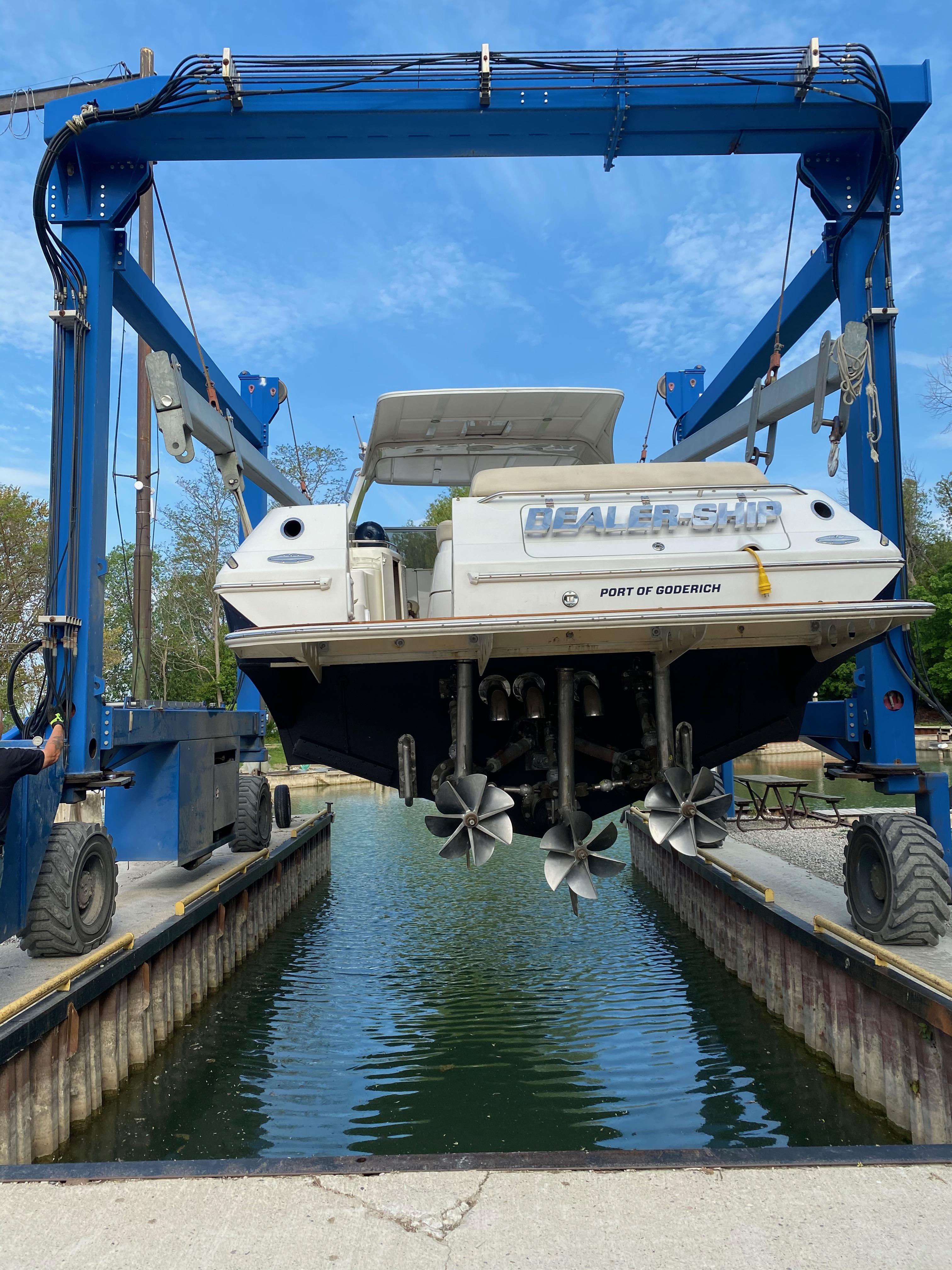 2004 Fountain 38 Express Cruiser