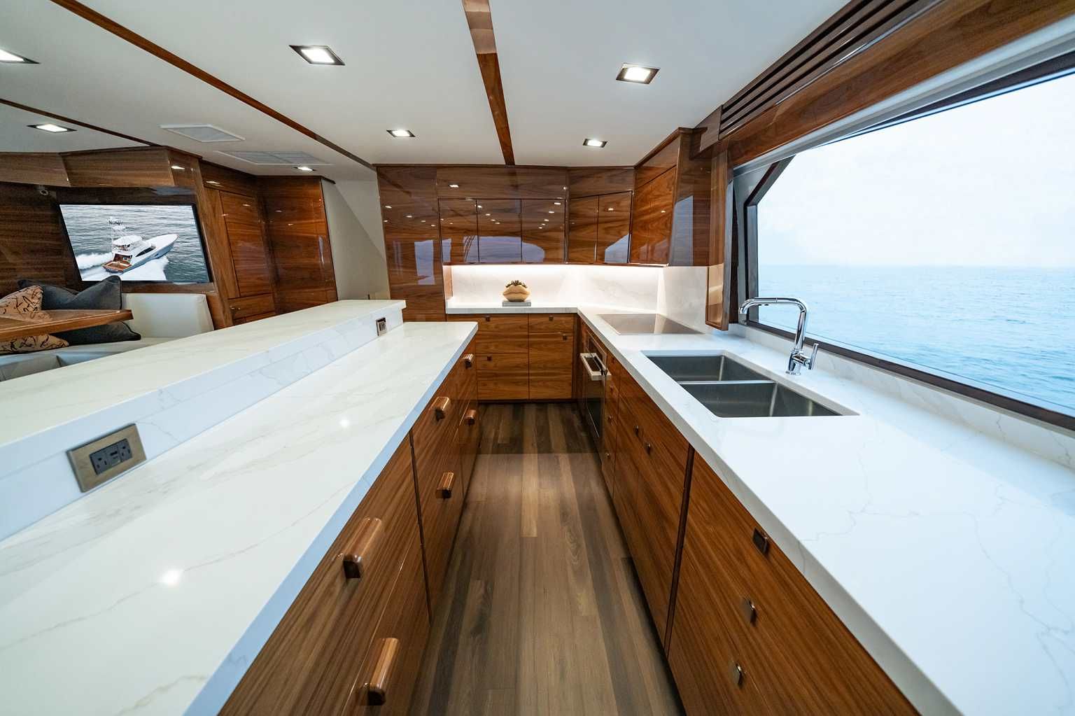 2023 Viking Yachts 82 Convertable