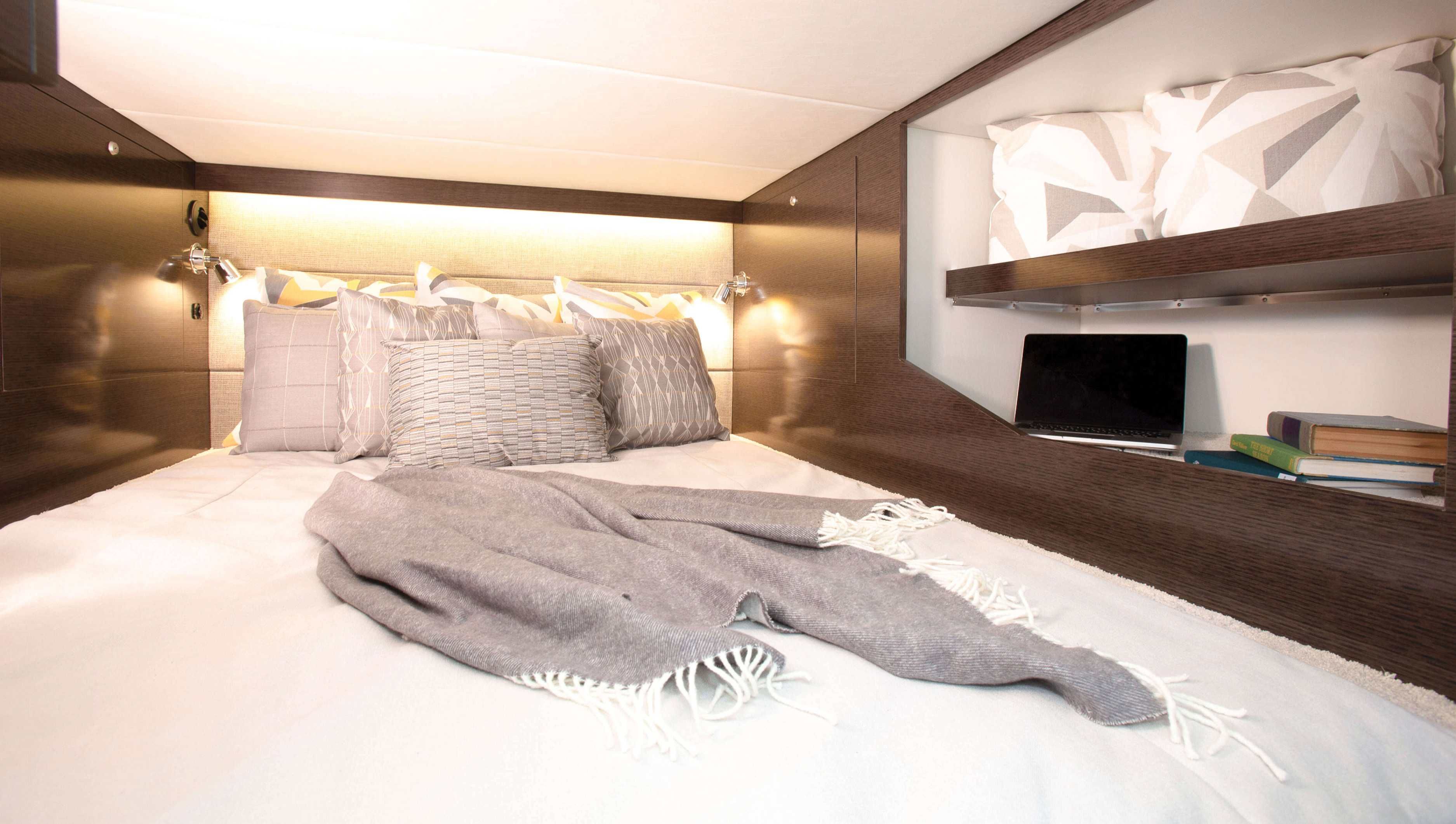 2021 Cruisers Yachts 38 GLS I/O