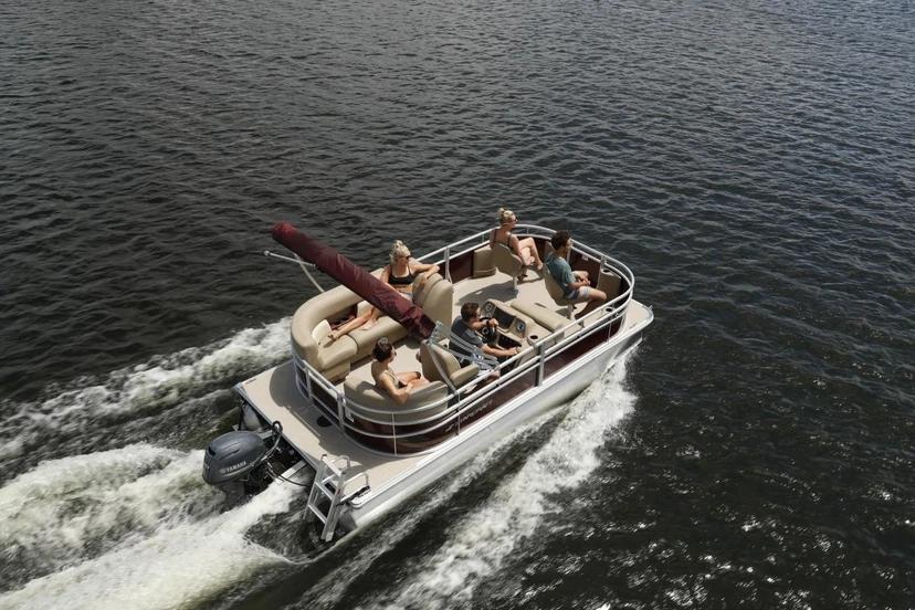 Starcraft LX 22 R pontoon under power on the water