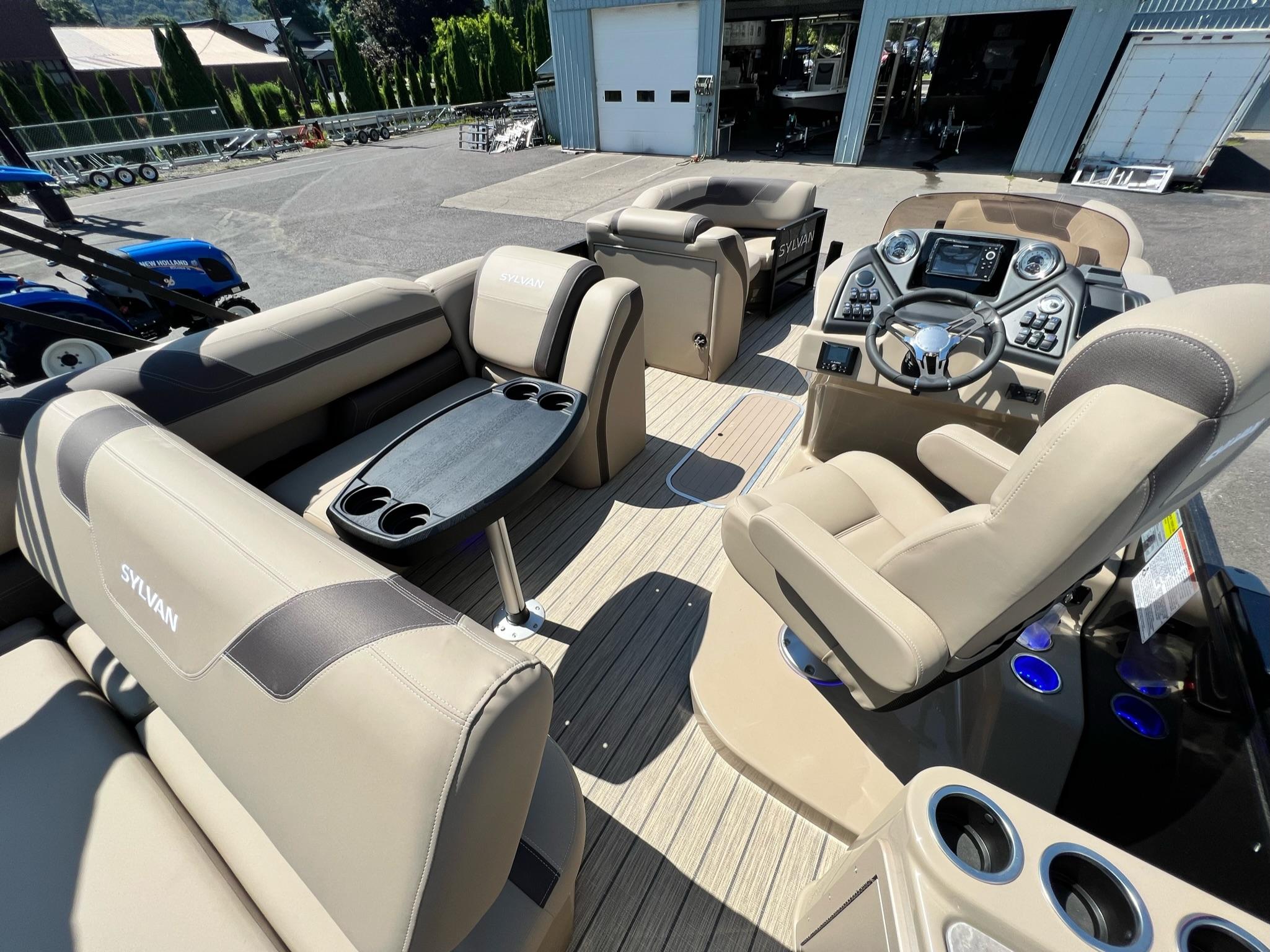 2022 Sylvan L3 DLZ BAR Tritoon - In Stock