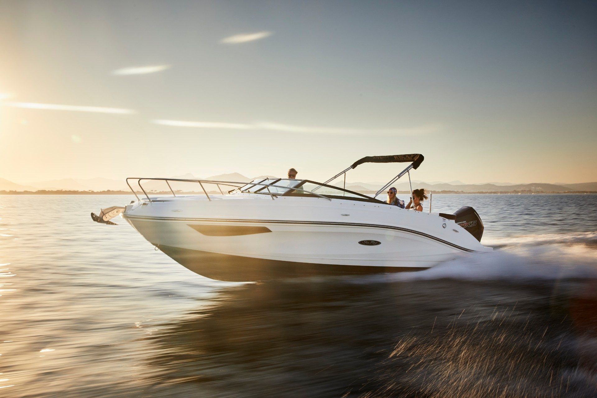 2023 Sea Ray Sun Sport 230 Outboard