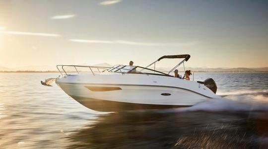 2023 Sea Ray Sun Sport 230 Outboard