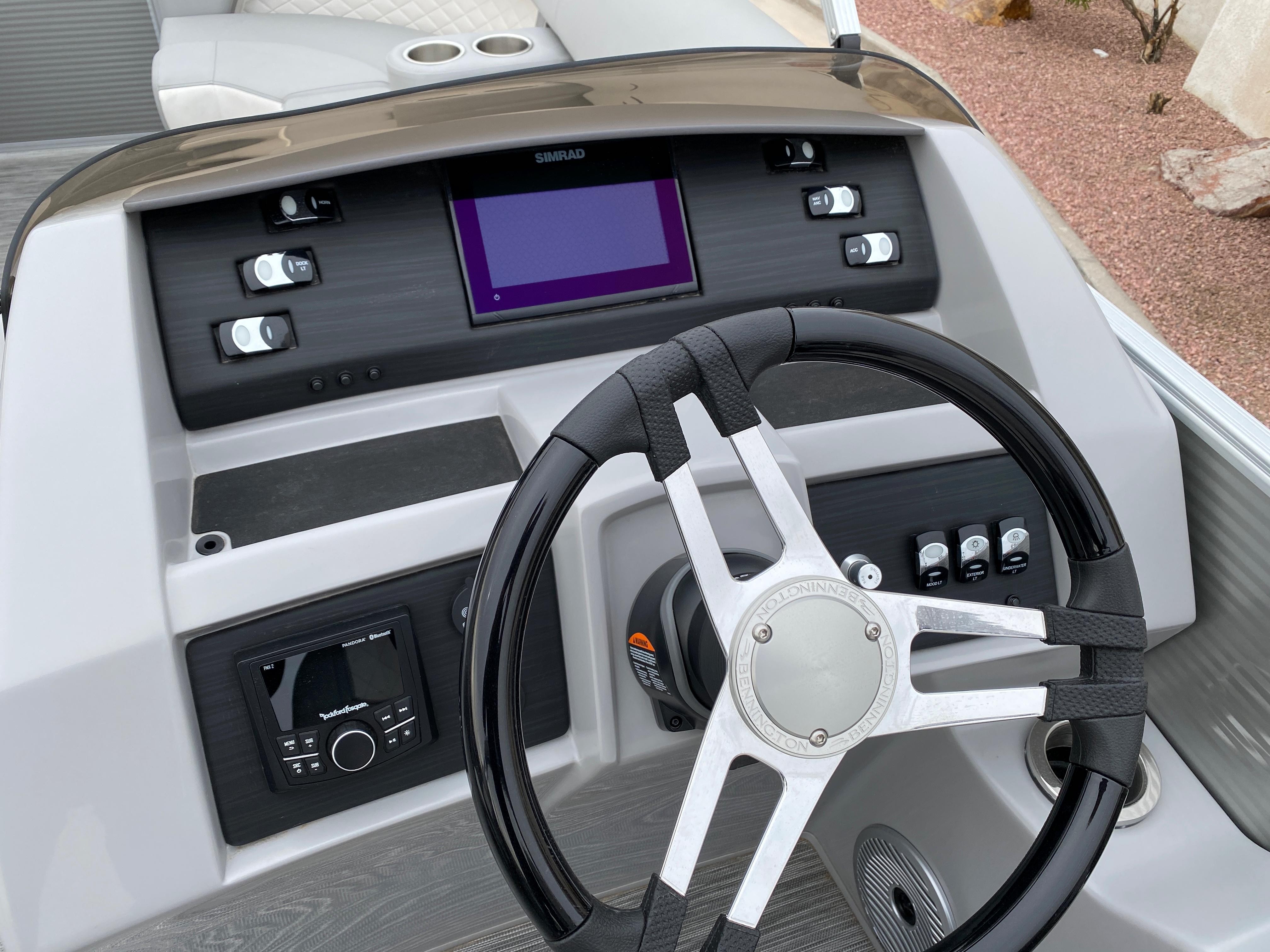 2022 Bennington 22 LSR