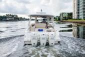 2022 Boston Whaler 350 Realm