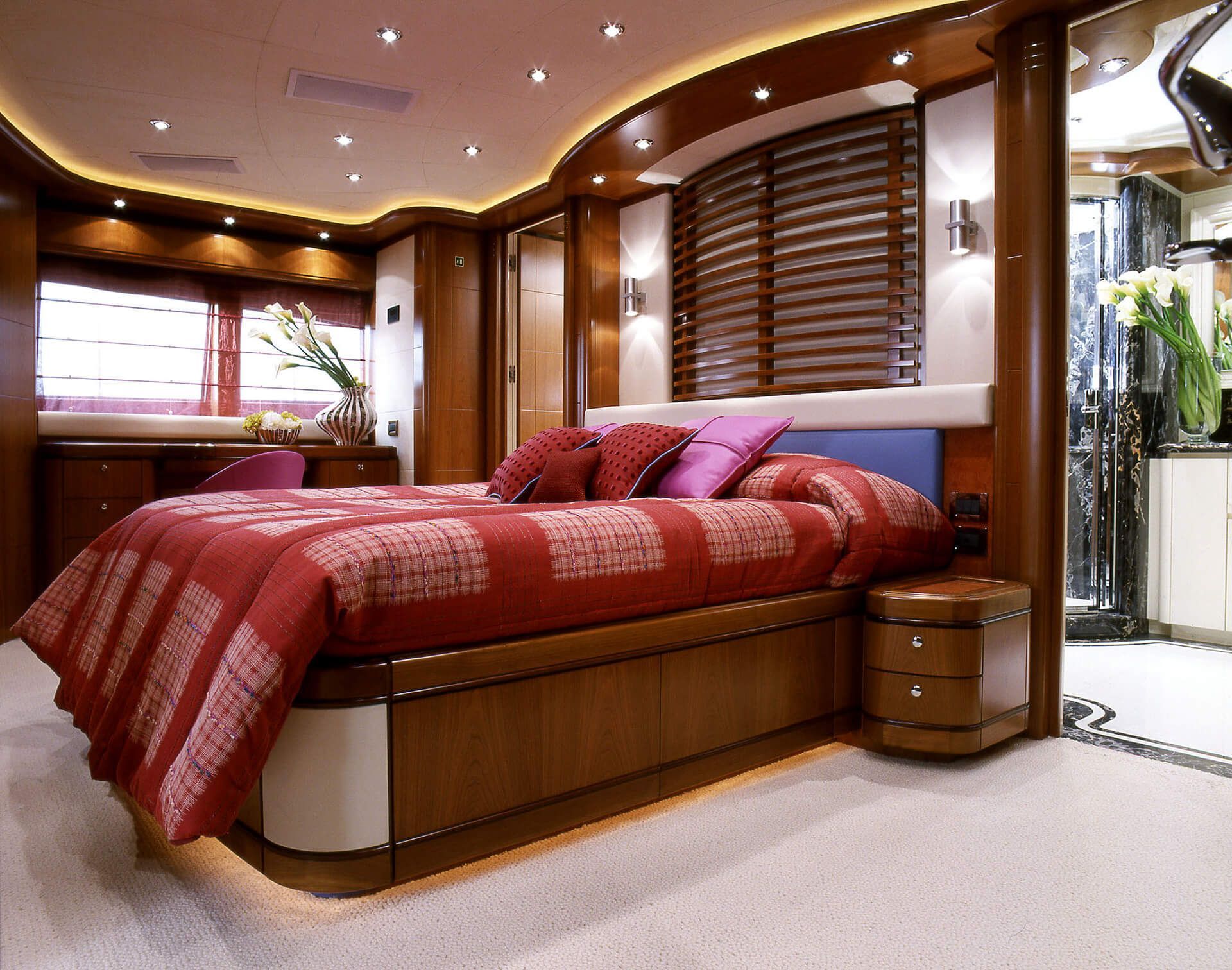 2005 CRN XS of London