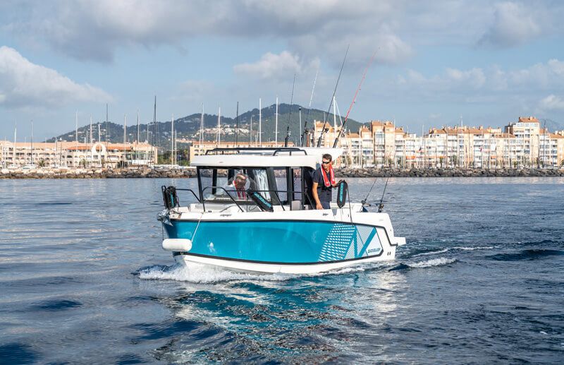 Quicksilver 705 Pilothouse photo 1
