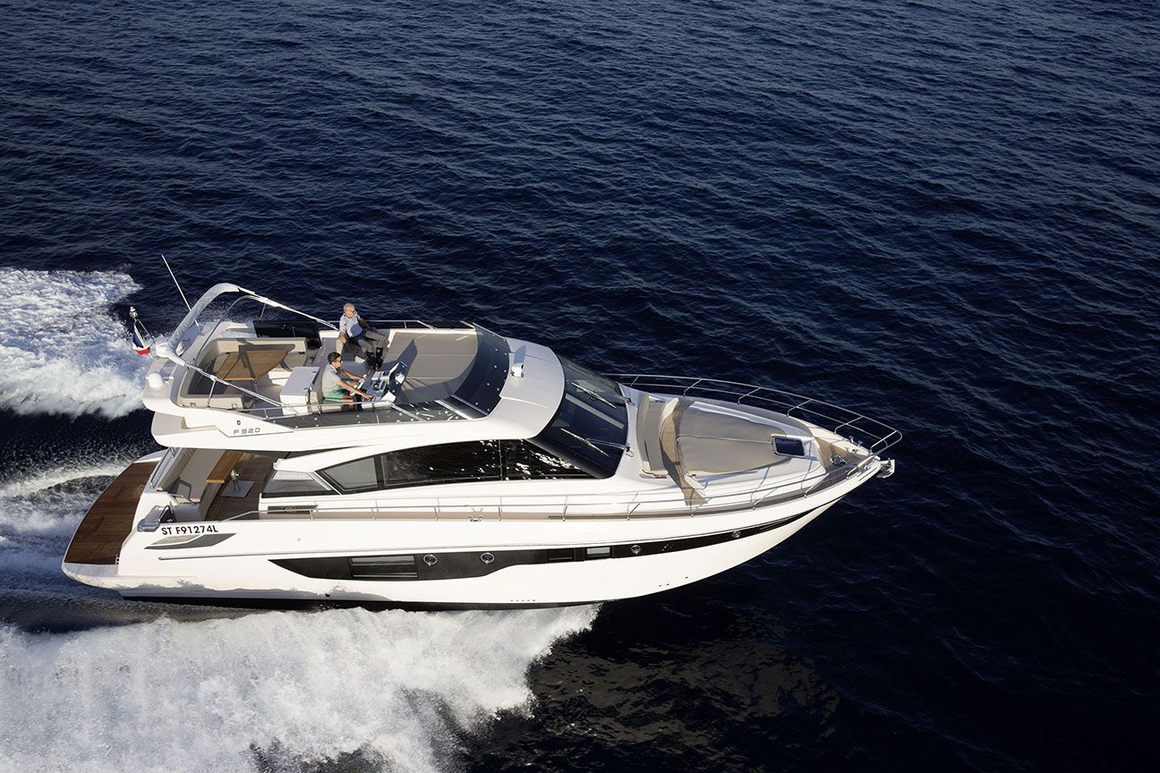 2019 Cayman Yachts F520