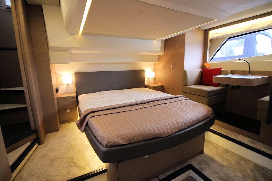 2017 Prestige Yachts 500 Fly