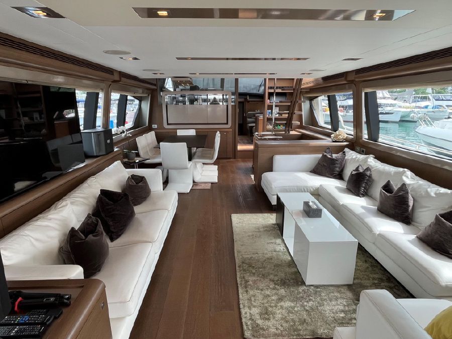 2013 Ferretti Yachts 800