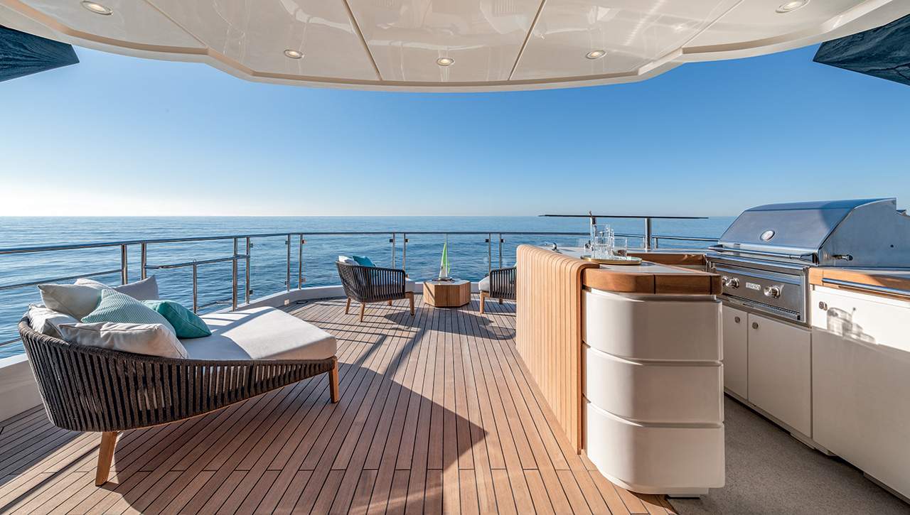 2021 Monte Carlo Yachts MCY 105 Skylounge