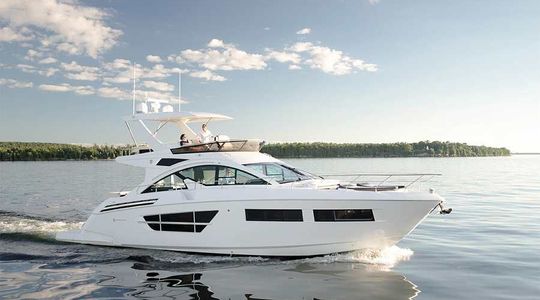 2022 Cruisers Yachts 60 Fly