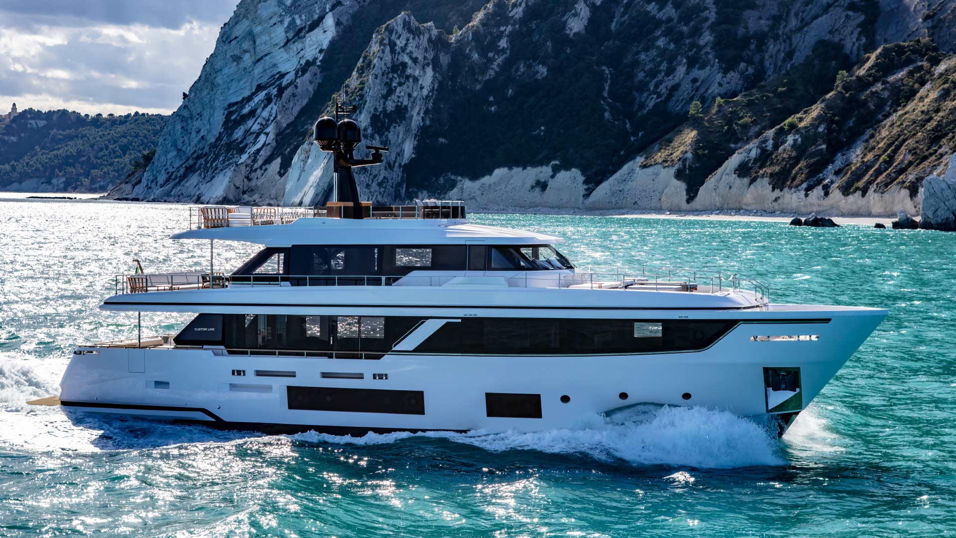 2020 Custom Line Navetta 30