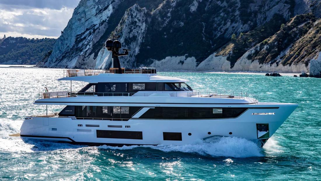 2020 Custom Line Navetta 30