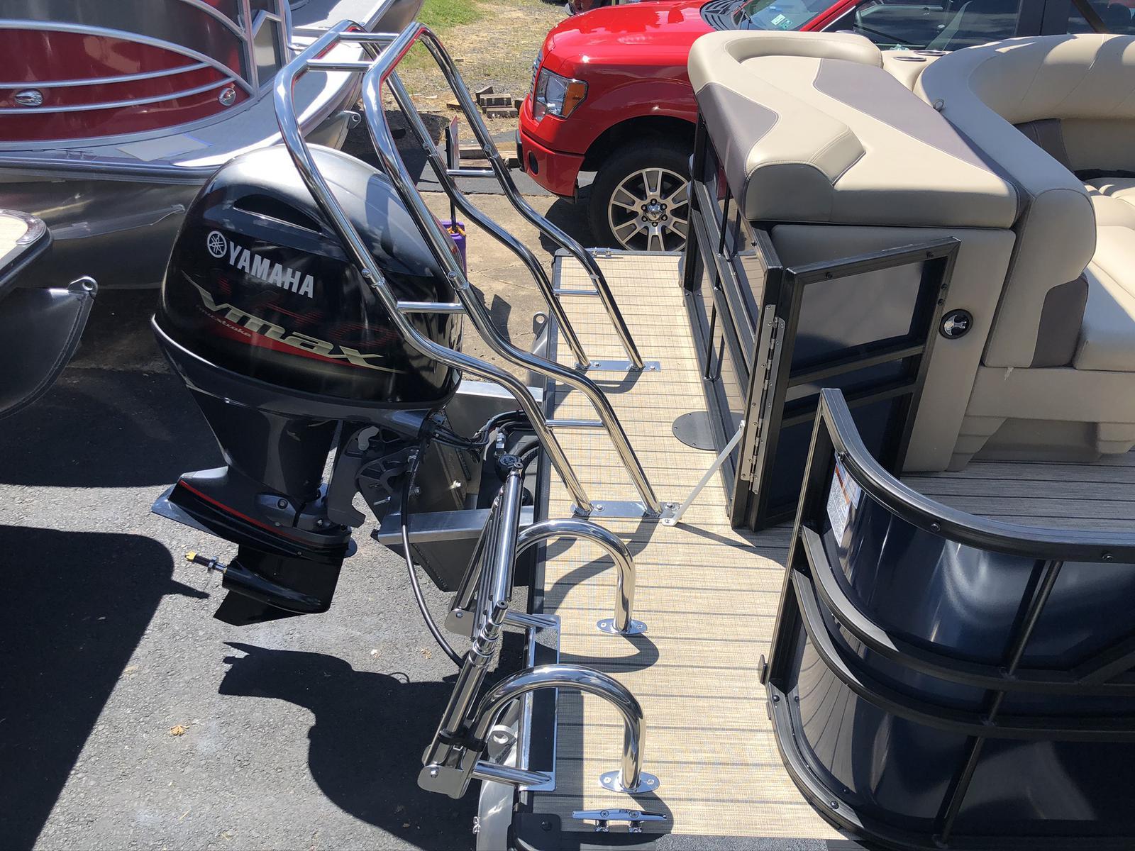 2022 Sylvan 8520 Cruise - In Stock