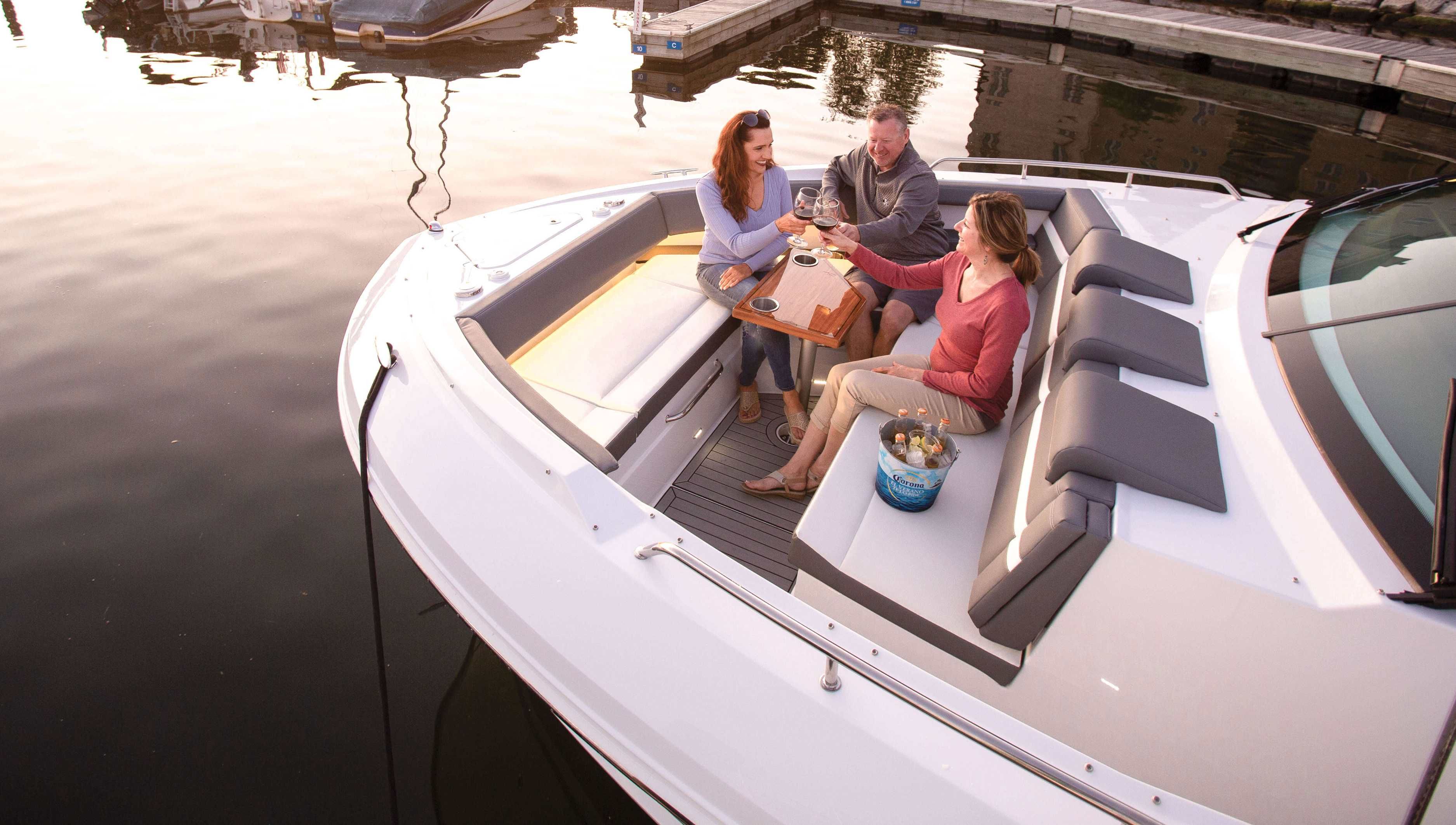 2021 Cruisers Yachts 38 GLS I/O