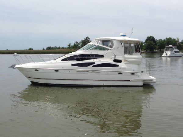 2005 Cruisers Yachts 405 Express Motoryacht