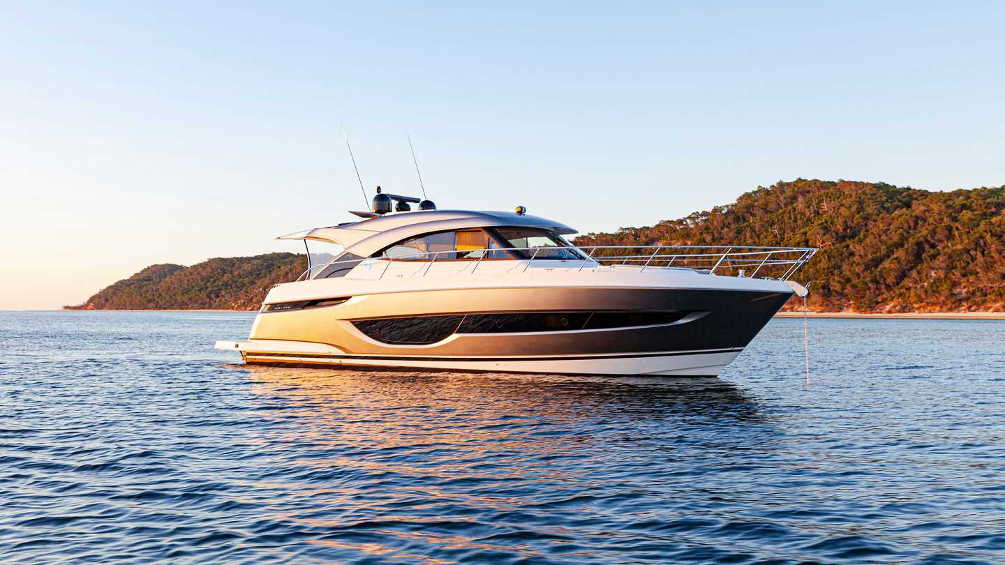 2022 Riviera 4600 Sport Yacht Platinum Edition