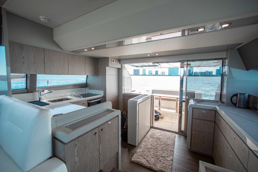 2016 Ferretti Yachts 650