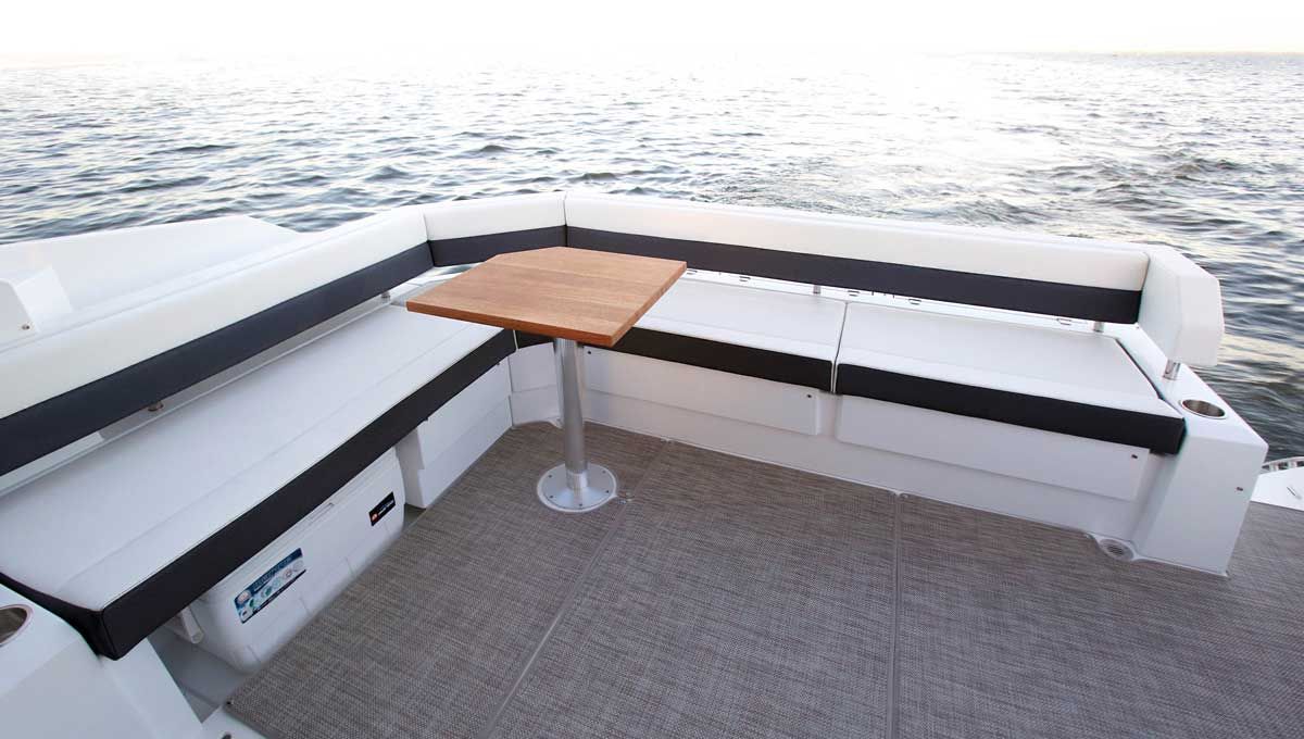 2022 Cruisers Yachts 42 Cantius 