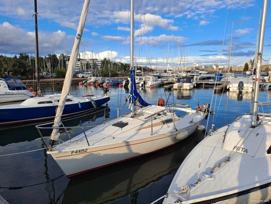 1985 Beneteau First Class 7