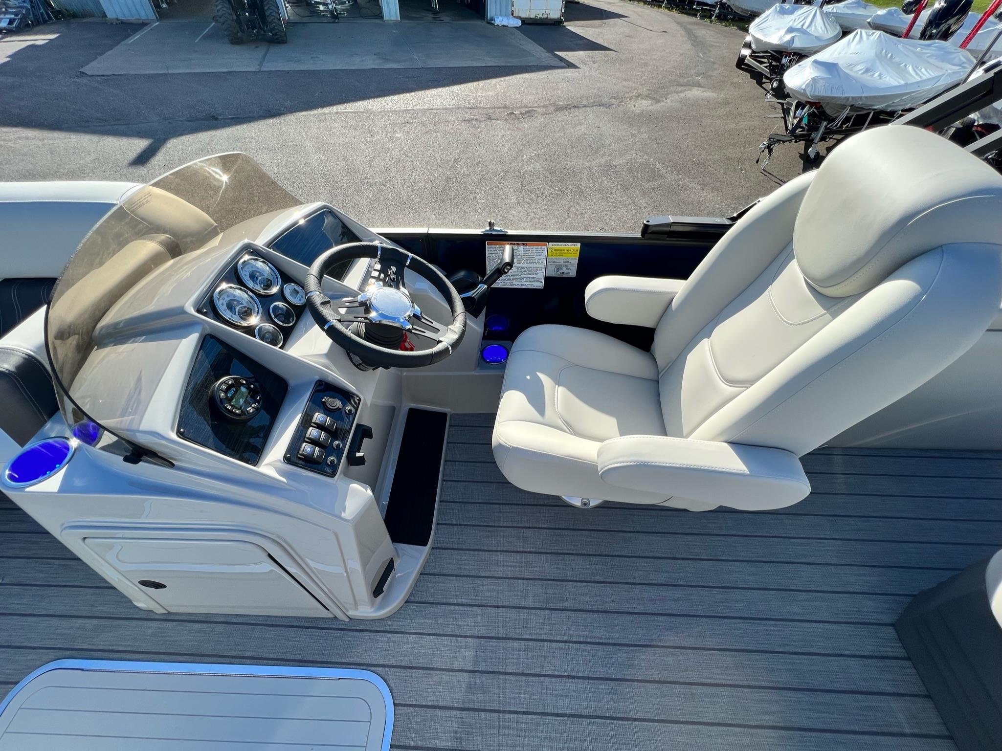 2022 Sylvan X3 CLZ Mirage Tritoon - In Stock