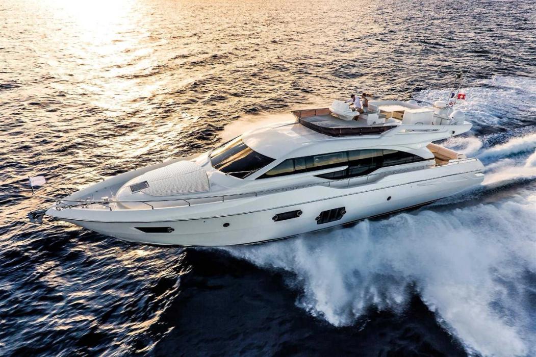 2014 Ferretti Yachts 690