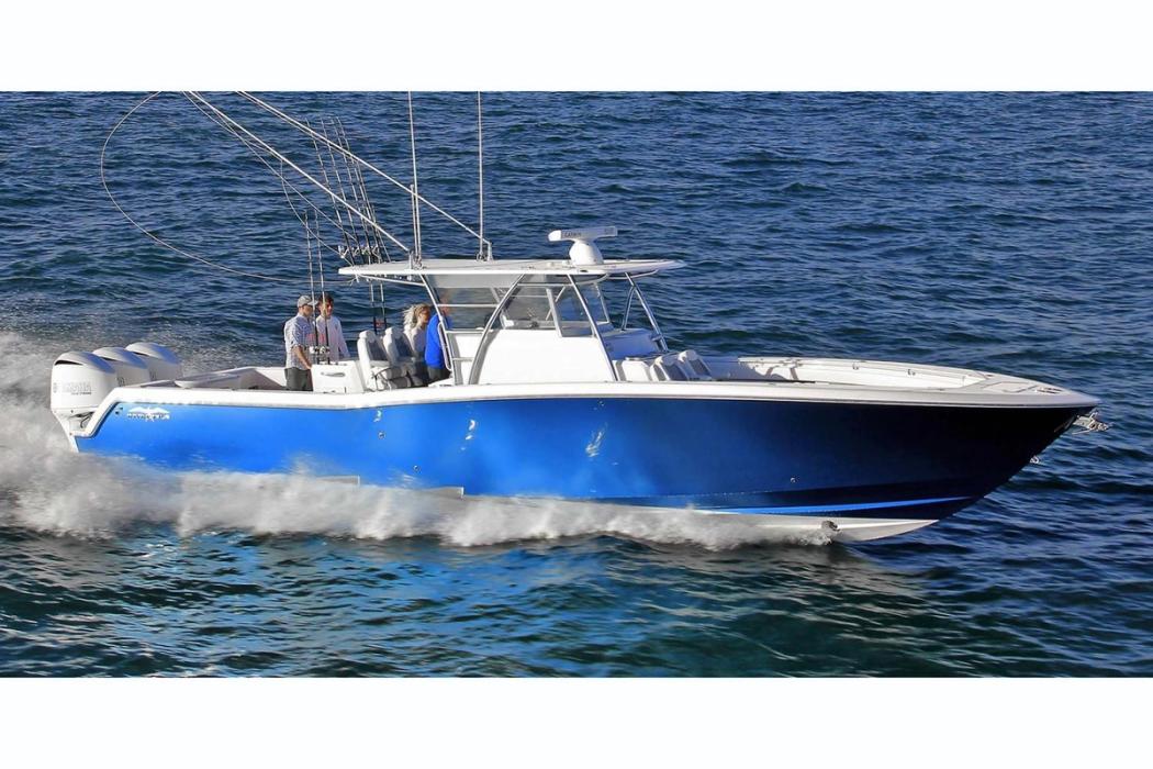 2022 Invincible Boats 42 Center Cabin