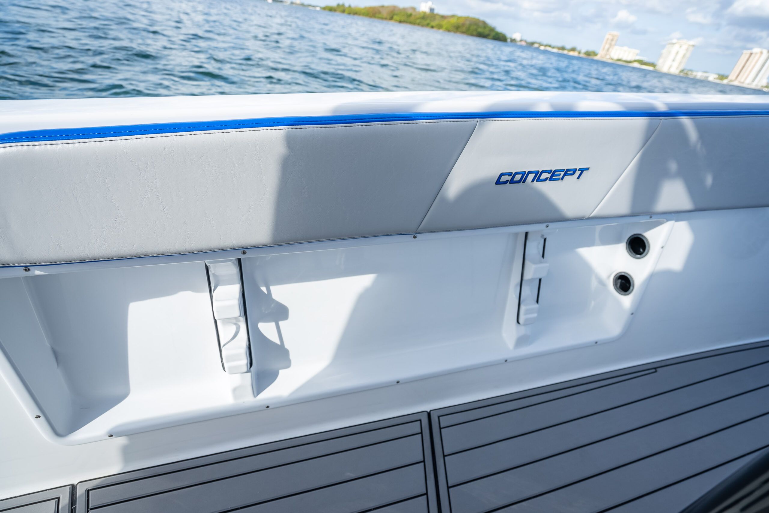 Concept 32 Open Deck centre console, photo 3