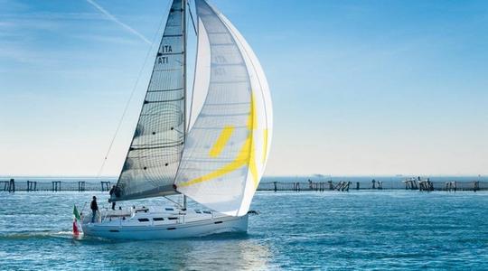 2011 Italia Yachts Italia 10.98