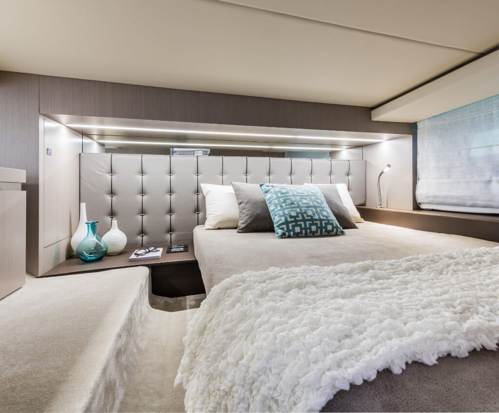 2018 Invictus Yacht GT370