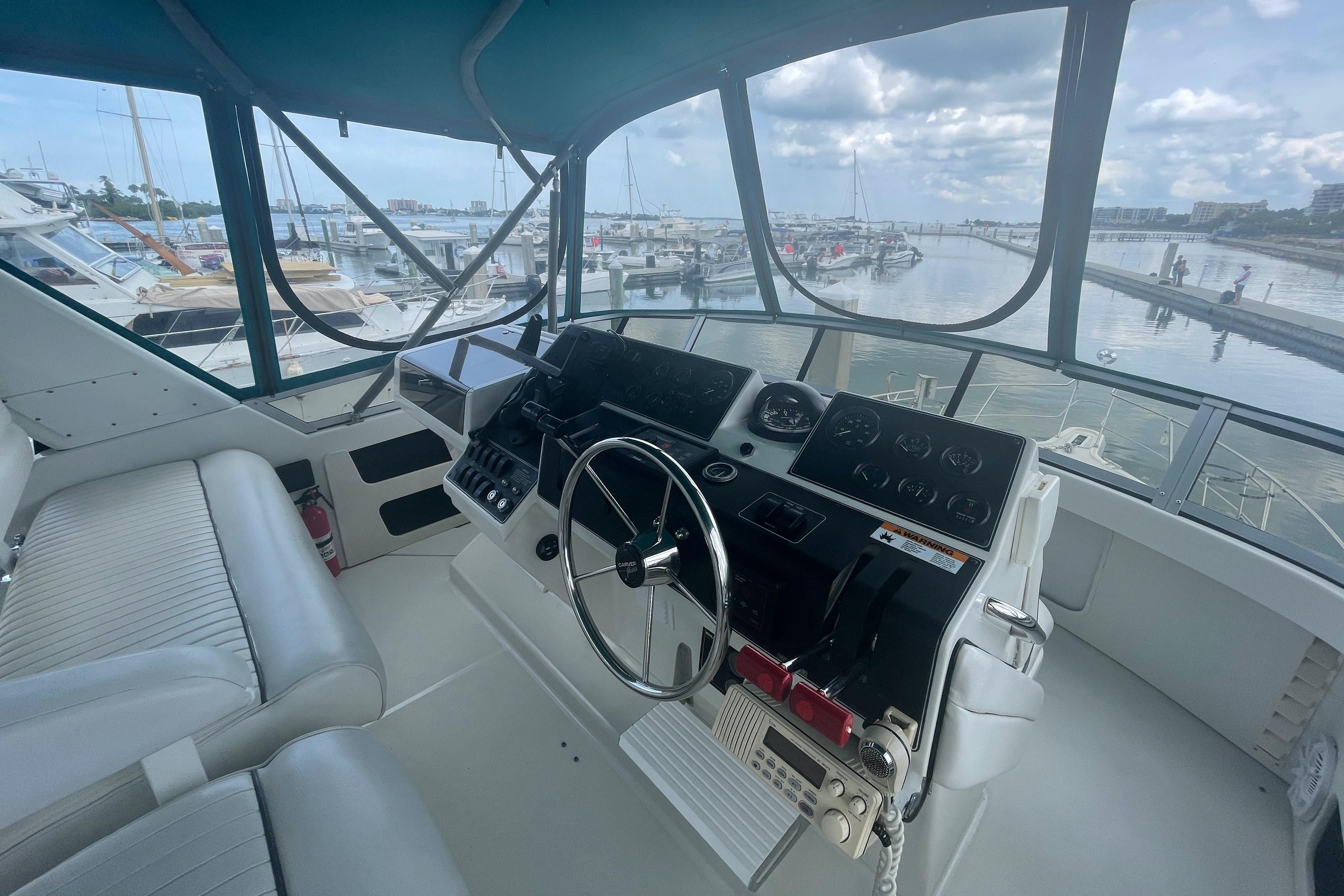 1993 Carver Yachts 350 Aft Cabin