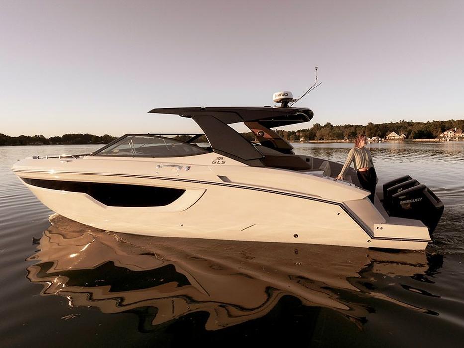 2022 Cruisers Yachts 38 GLS OB
