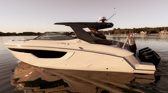 2022 Cruisers Yachts 38 GLS OB