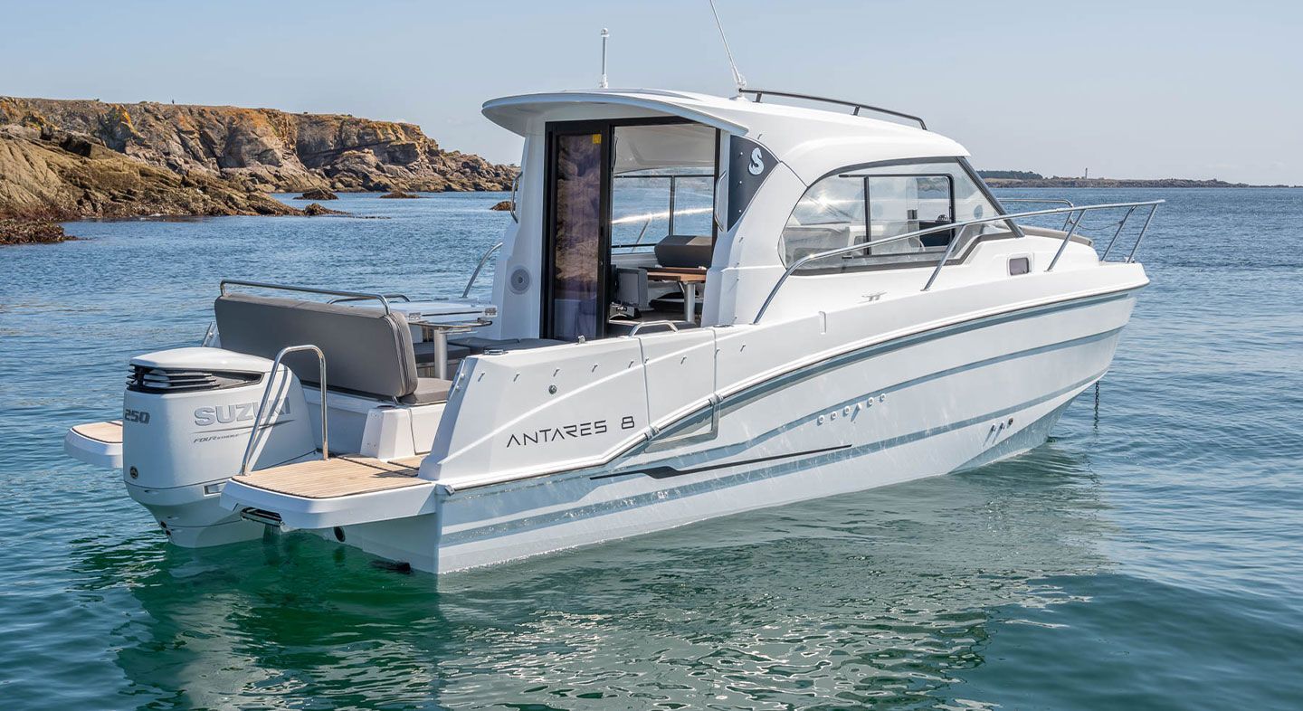 2022 Beneteau Antares 8