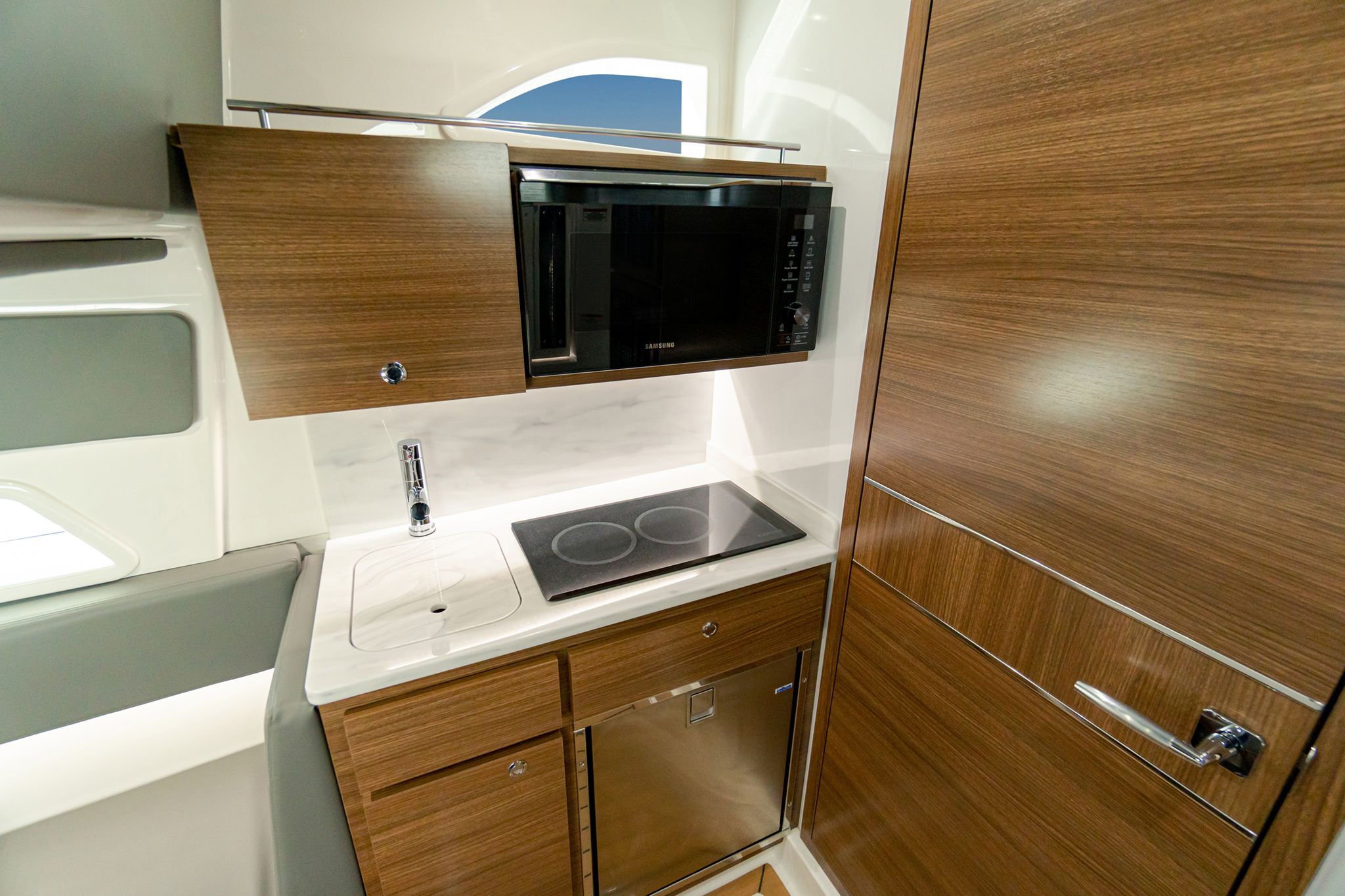 Valhalla Boatworks V-46 seating and console