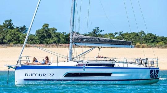 2022 Dufour Yachts 37