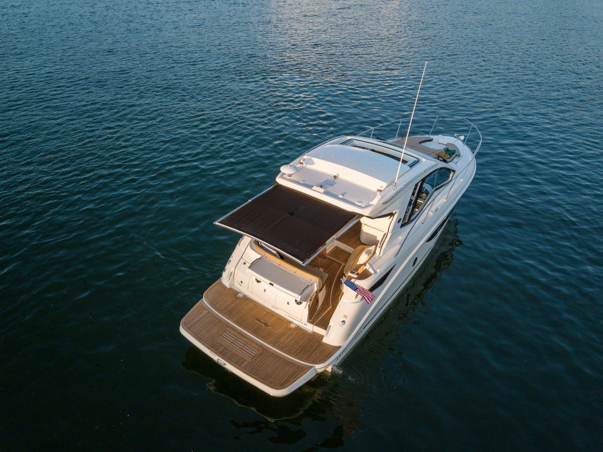 2021 Sea Ray Sundancer 350 Coupe