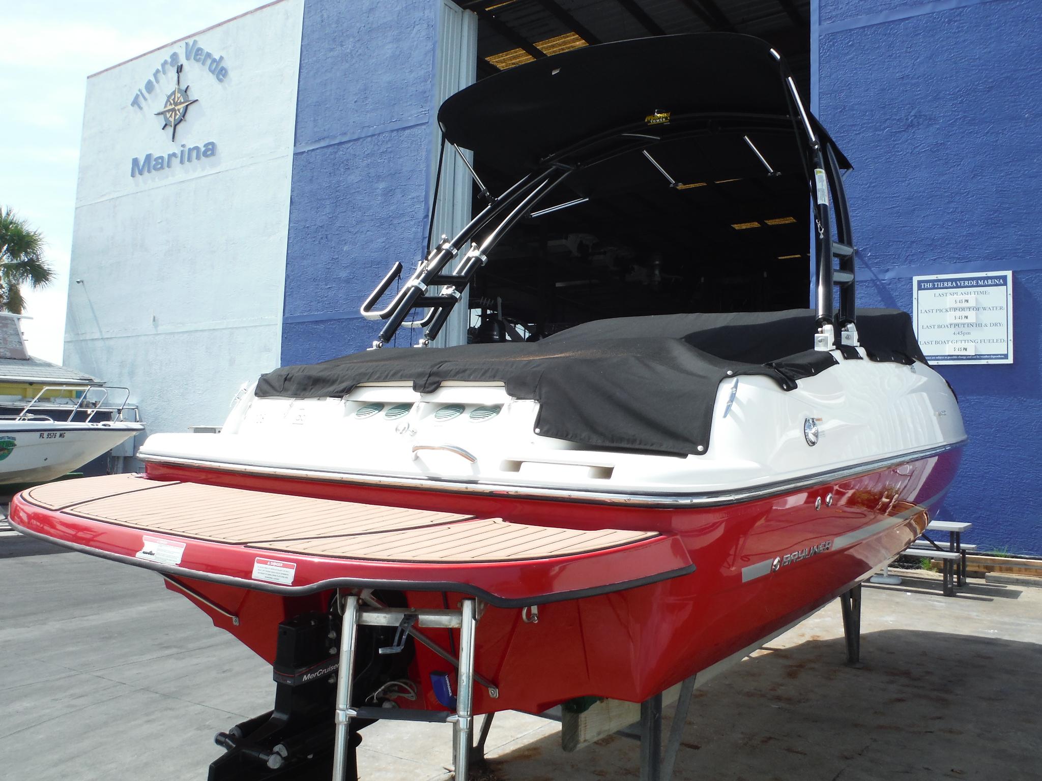 2016 Bayliner 215 Deck Boat
