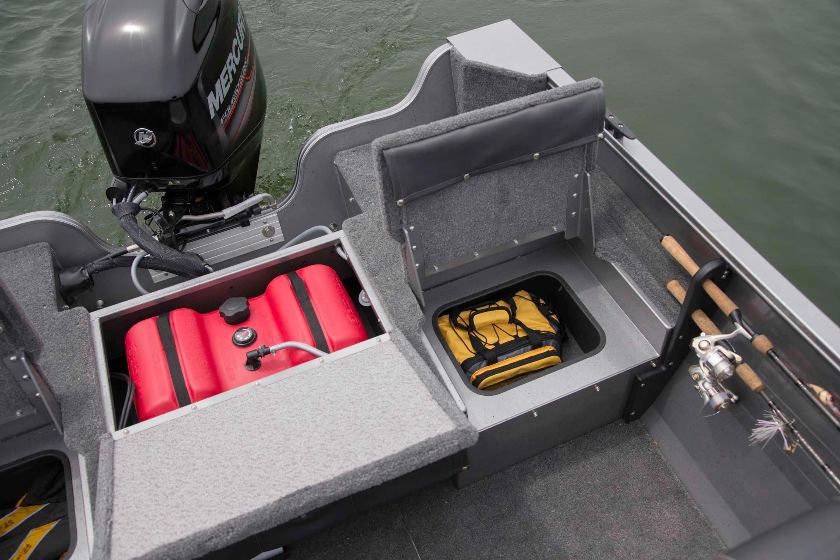 Crestliner 1600 Vision stern storage compartment and outboard